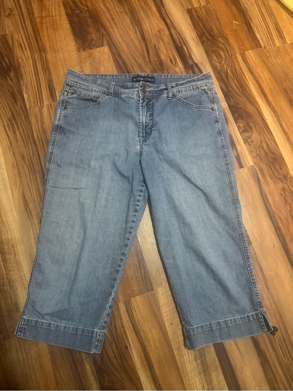 Bandolino Light Blue Cropped Jeans — Women's Ankle-Length Capri